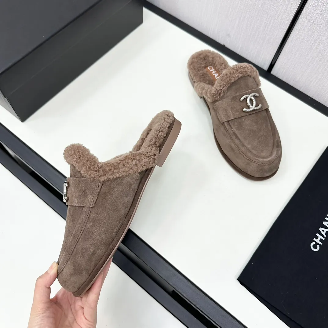 👟👟Ex-factory price 600👟👟Chanel 24K new furry loafers and Teddy furry shoes for autumn and winter. Very comfortable. Maillard brown is still very suitable for autumn and winter~ Suede upper, fur lining integrated, leather outsole Size: 35-39, other sizes are customized